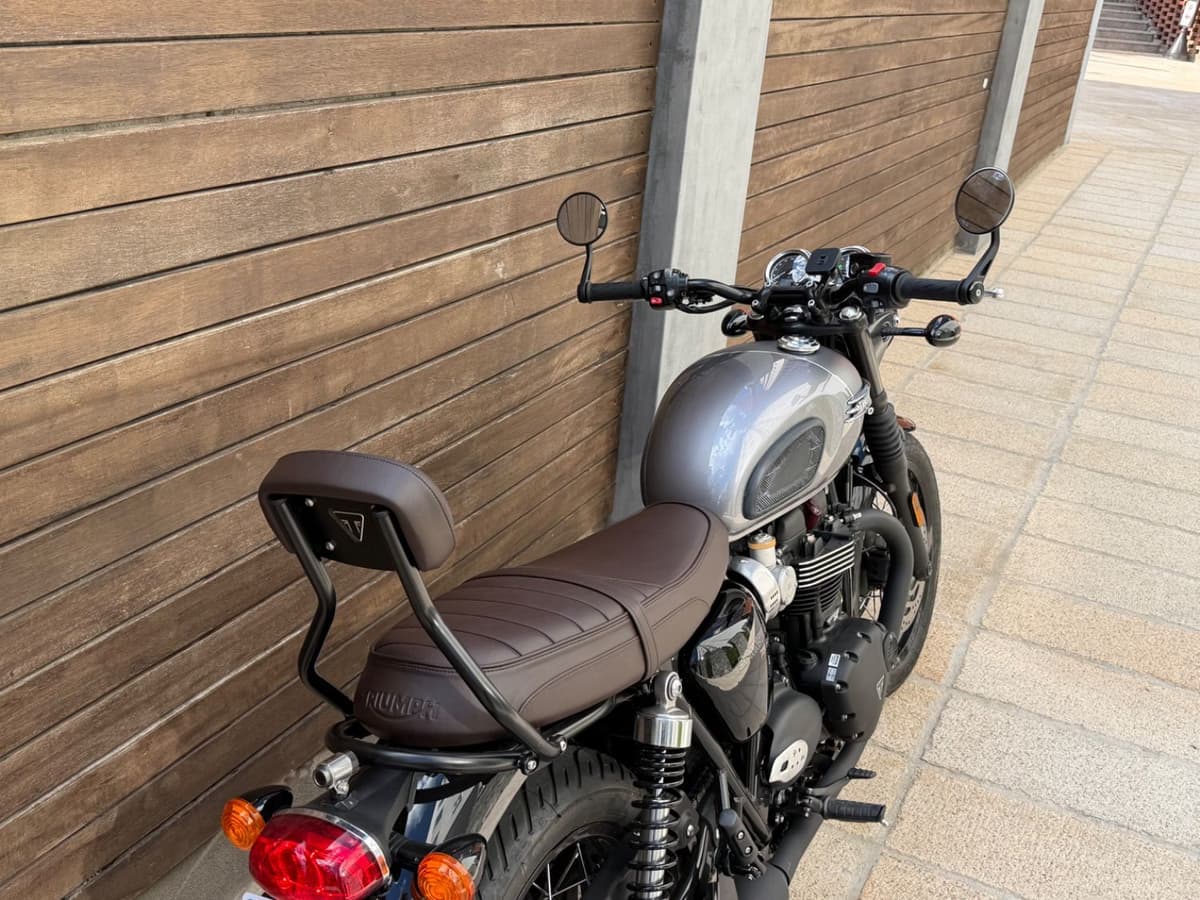 트라이엄프 본네빌 T120 블랙 3