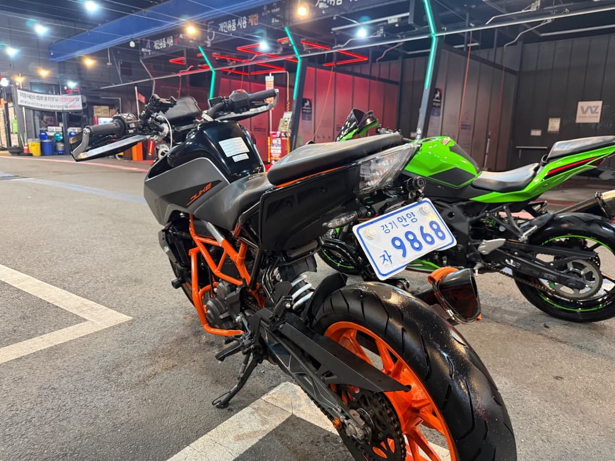 KTM 390 듀크 4