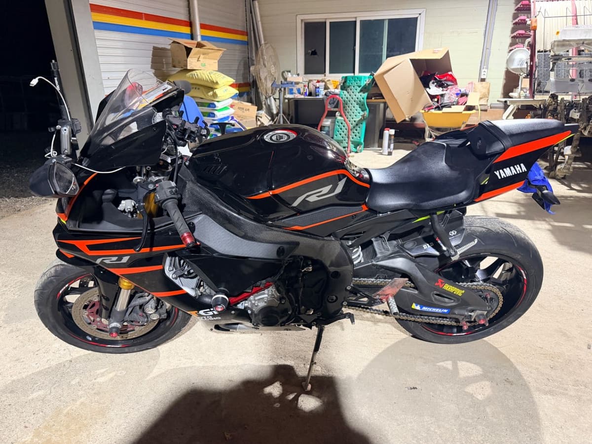 야마하 YZF R1 2