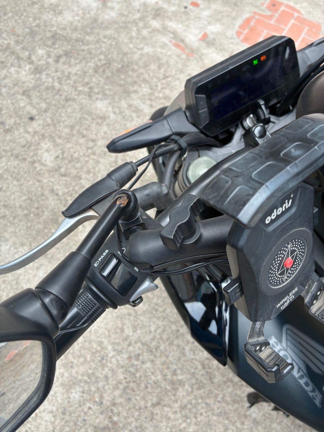 혼다 CB 125 R 8
