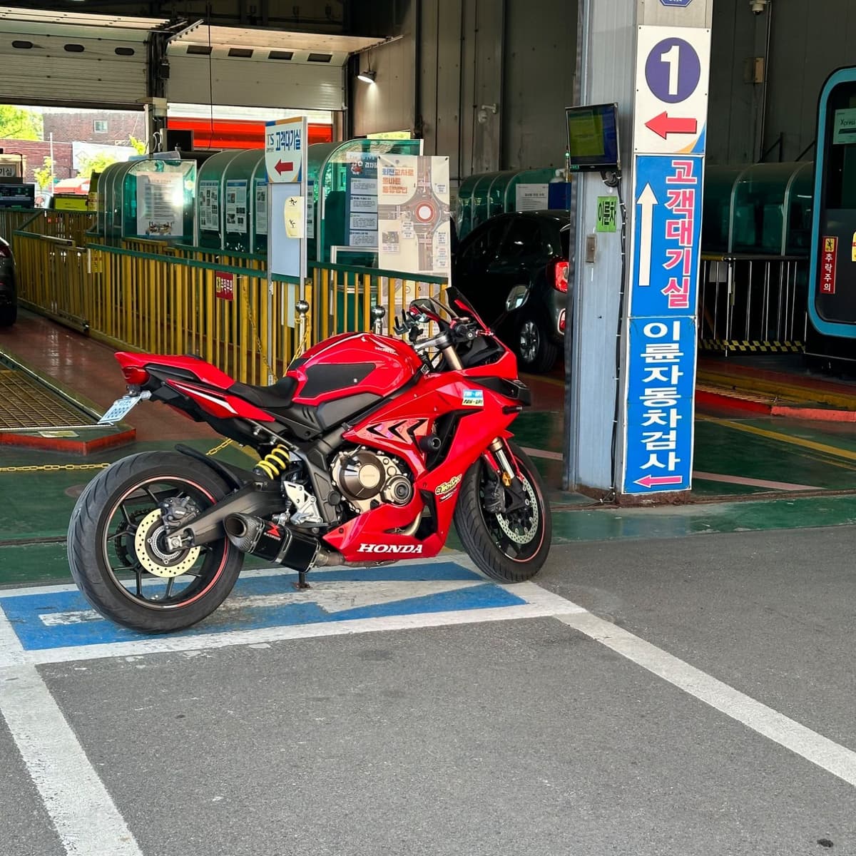 혼다 CBR 650 R MT 4
