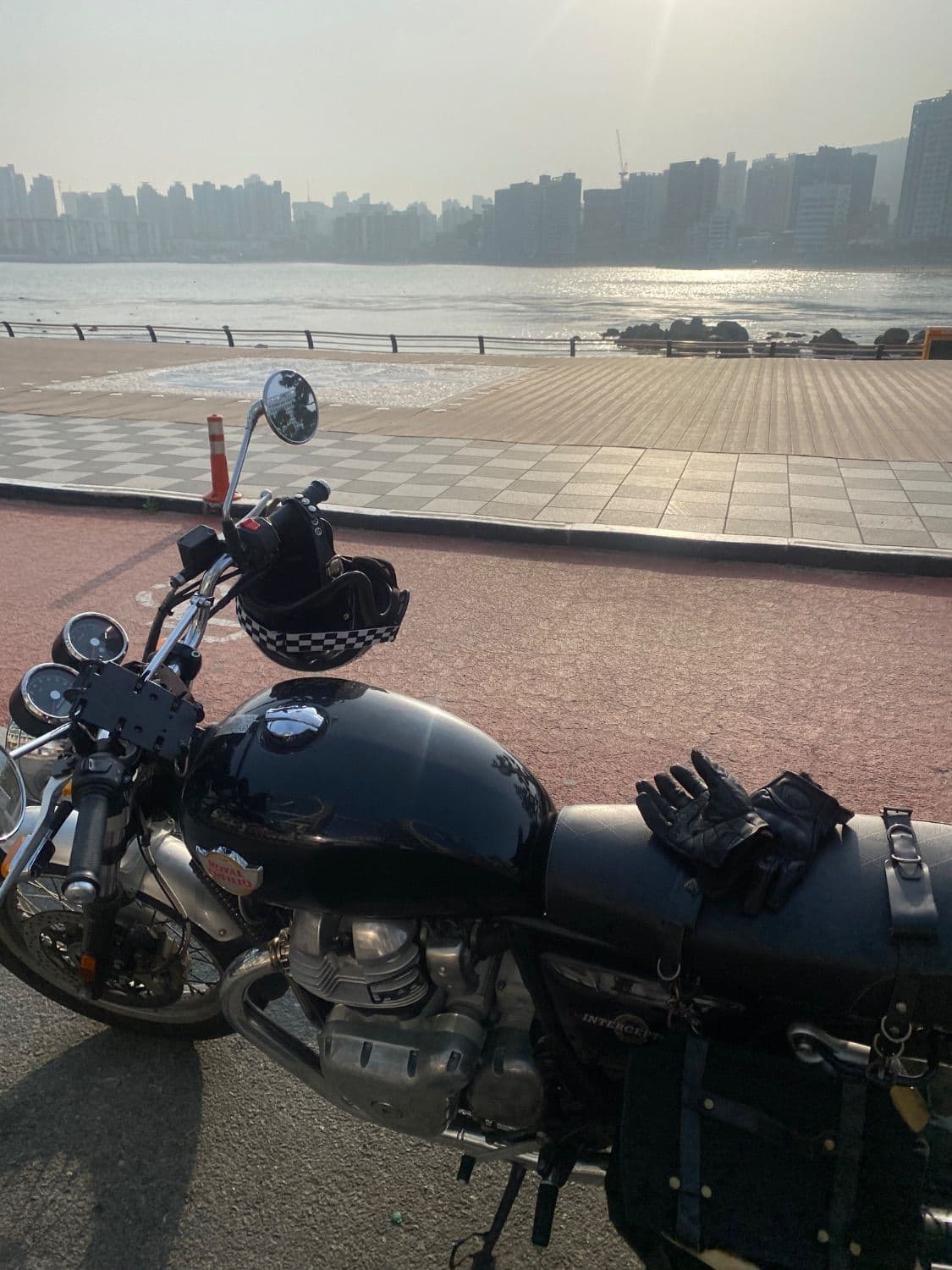 로얄엔필드 인터셉터 650 4