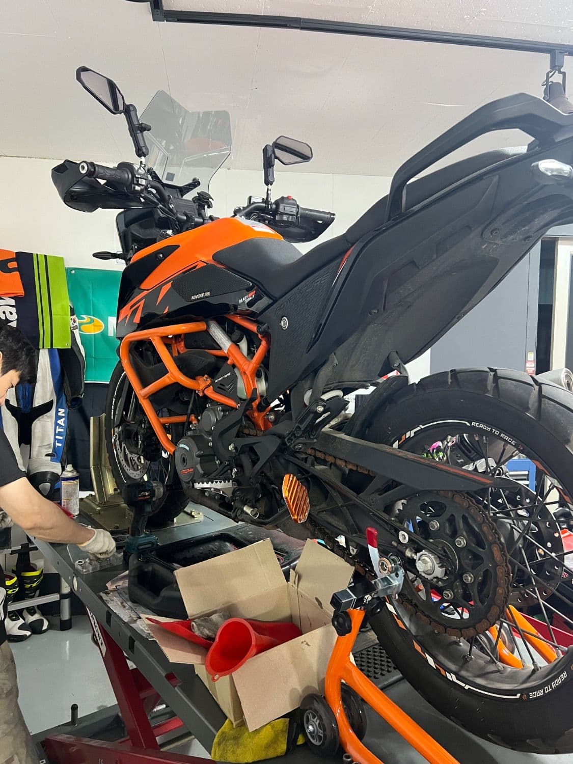 KTM 390 어드벤처 SW 10