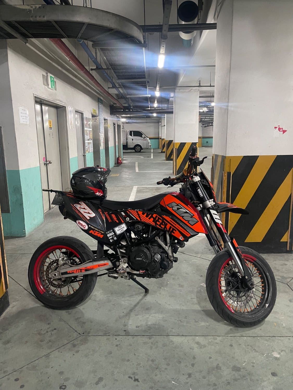 KTM 690 SMC 1