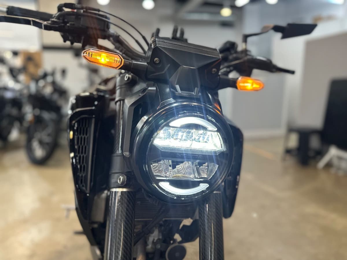 혼다 CB 125 R 7