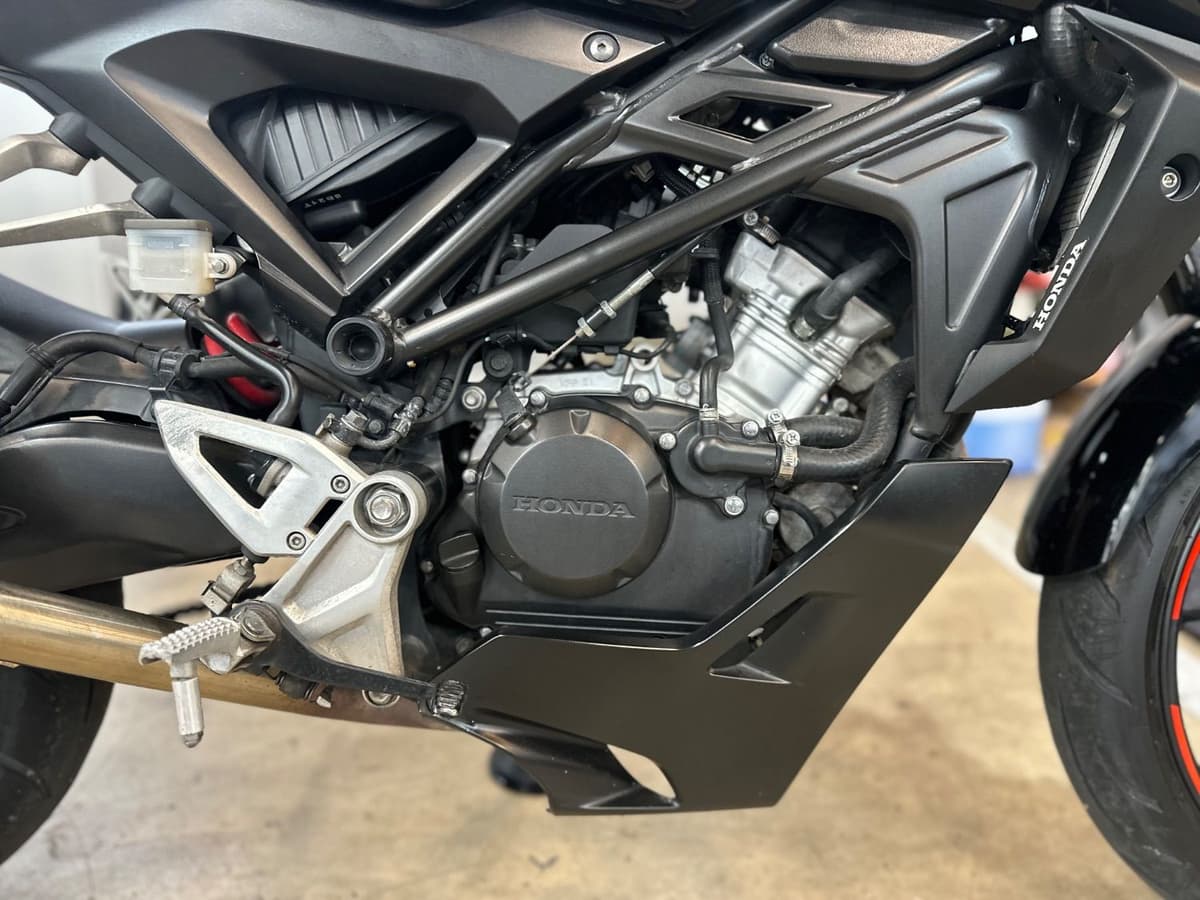 혼다 CB 125 R 9
