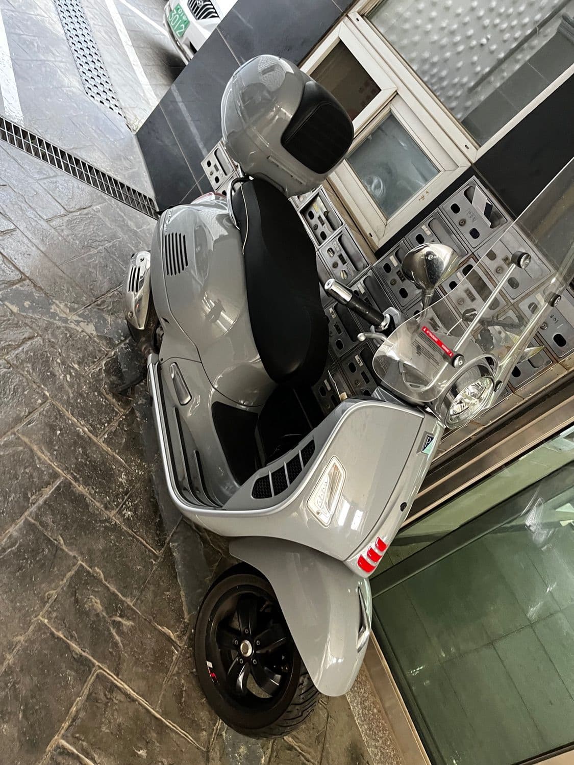 베스파 GTS 300 1