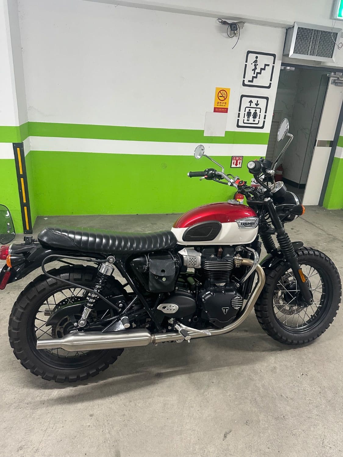 트라이엄프 본네빌 T100 1