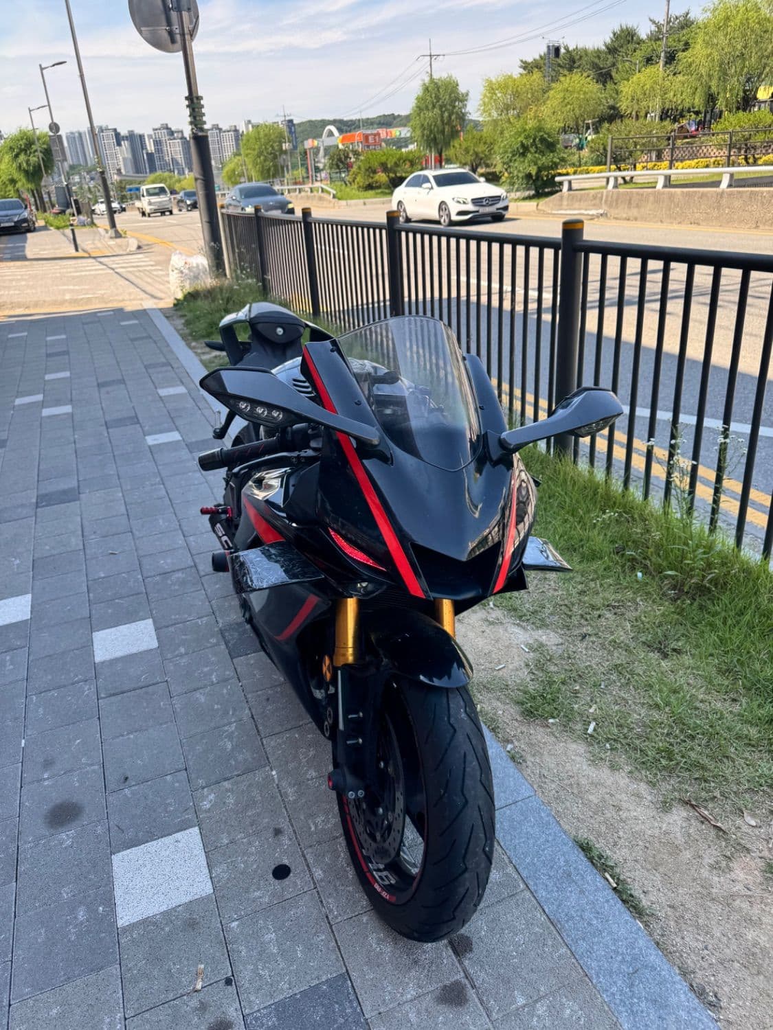 야마하 YZF 600 R 1