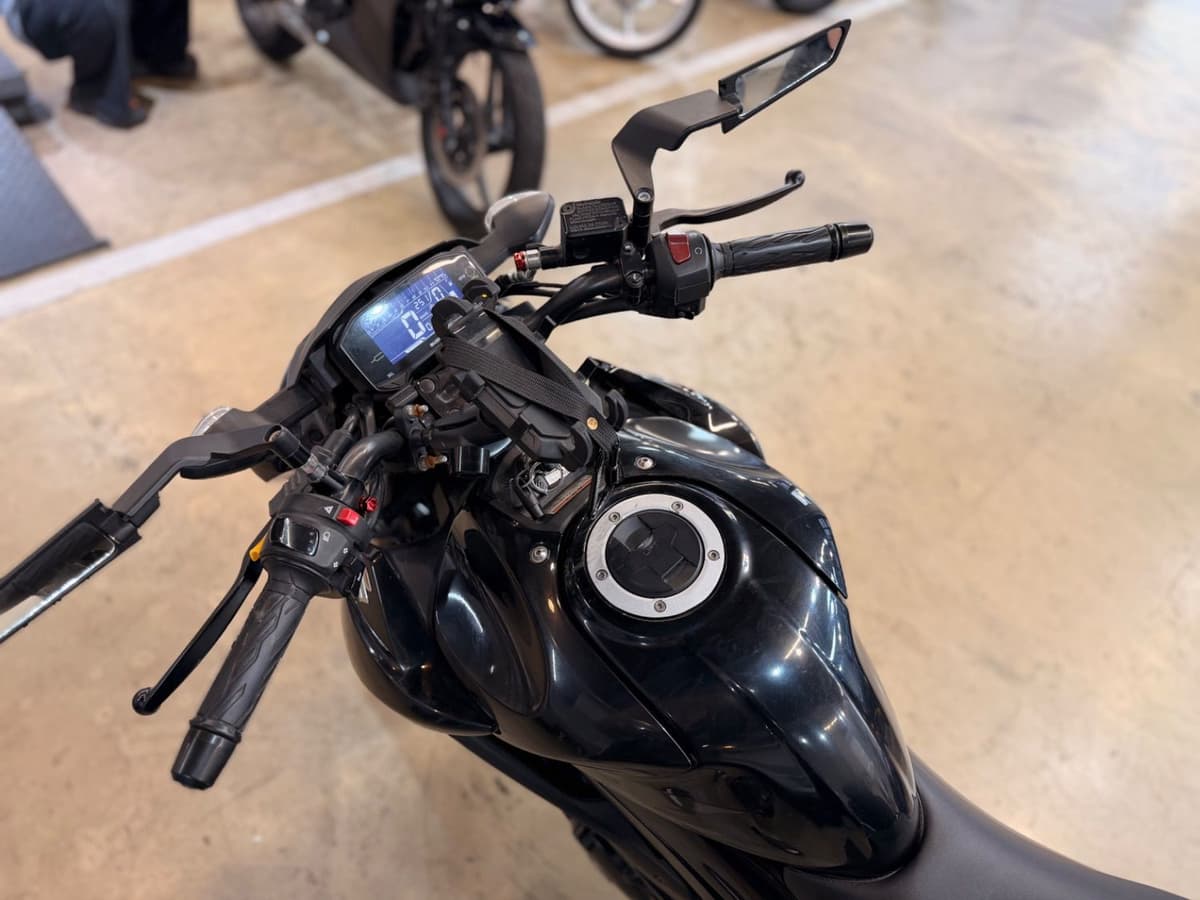 스즈키 GSX S 125 11