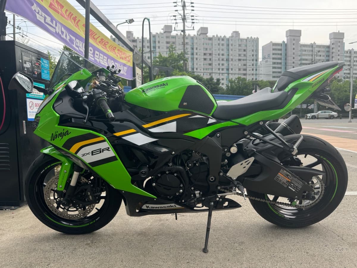 가와사키 닌자 ZX-6R 1