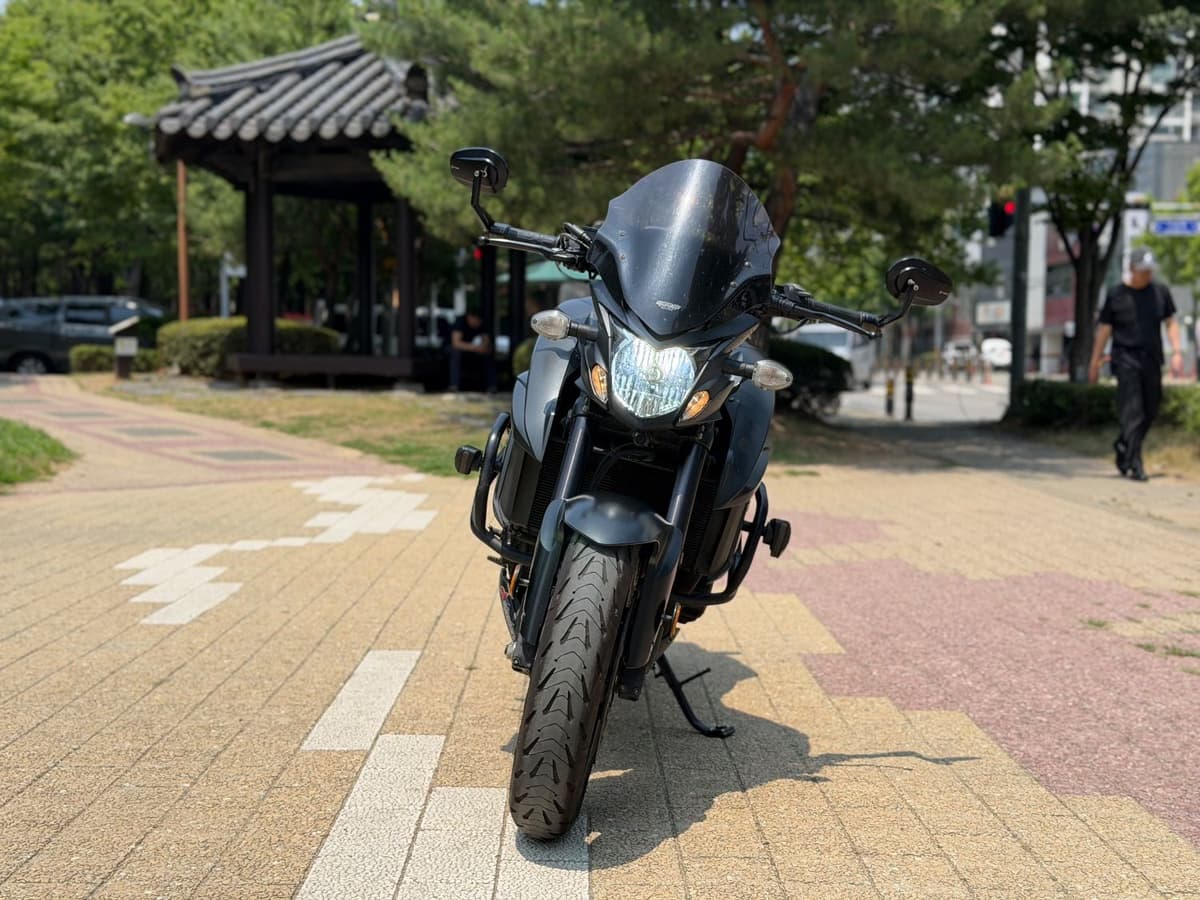 스즈키 GSX S 750 8
