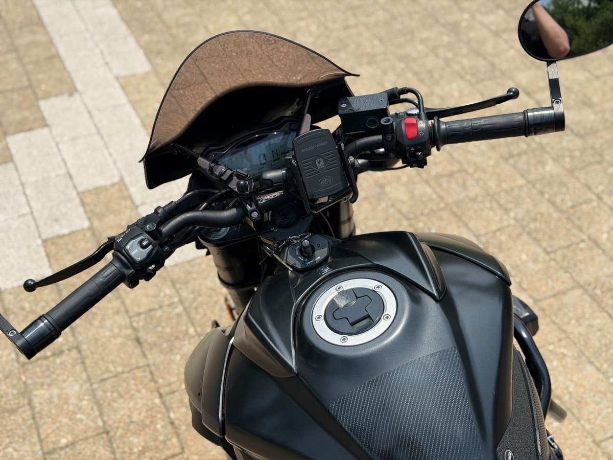 스즈키 GSX S 750 9