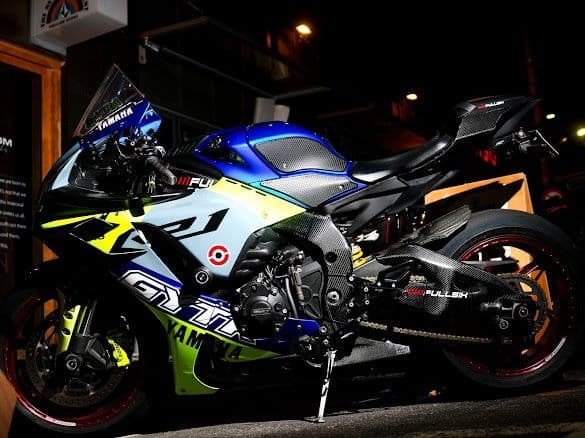 야마하 YZF R1 2