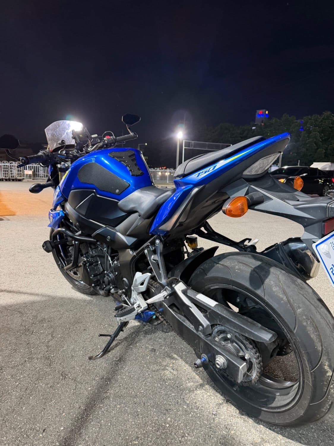 스즈키 GSR 750 A 3