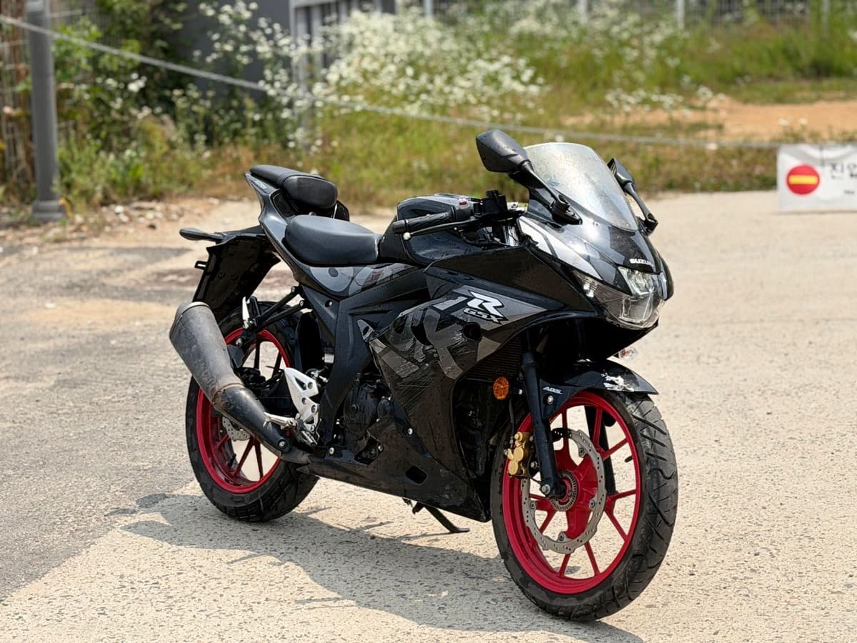 스즈키 GSX R 125 ABS 1