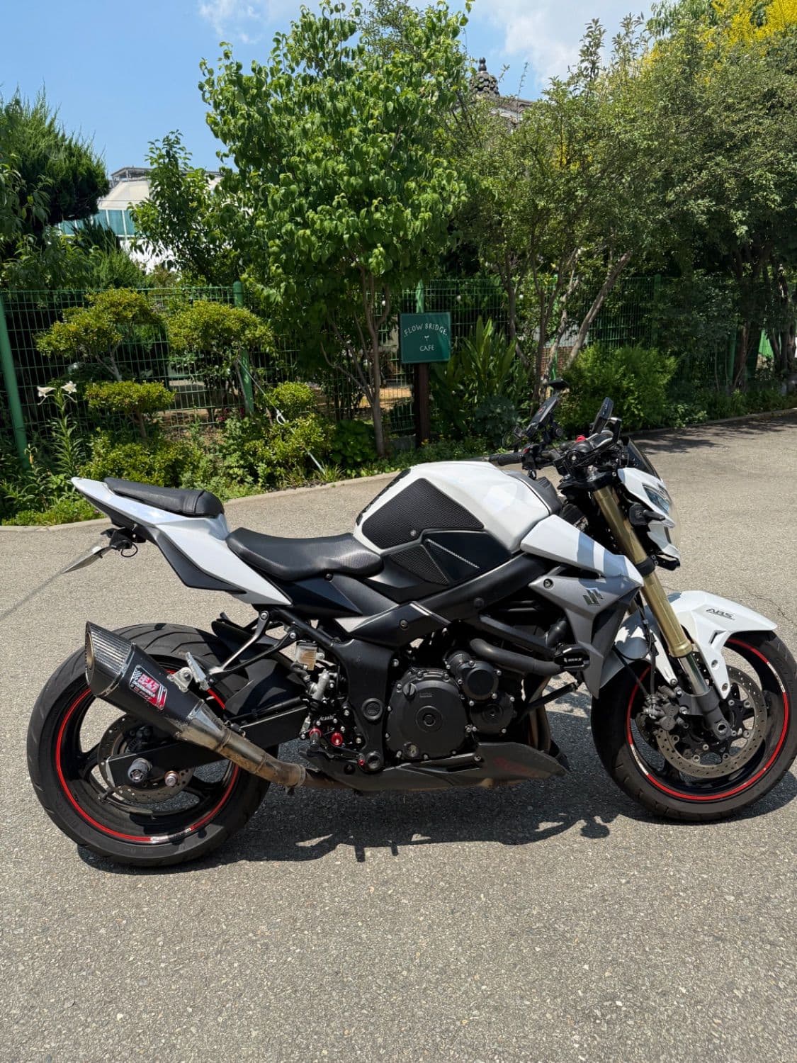 스즈키 GSX S 750 4