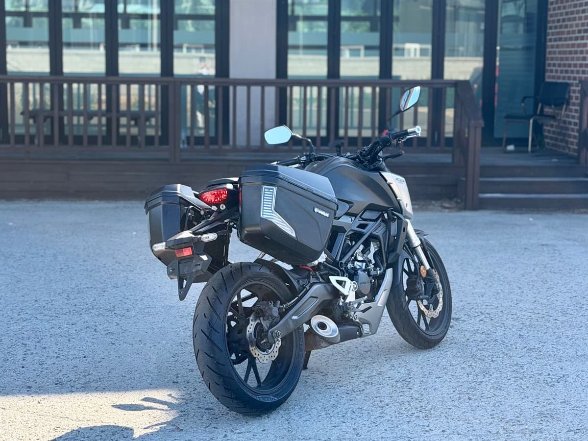 혼다 CB 125 R 8