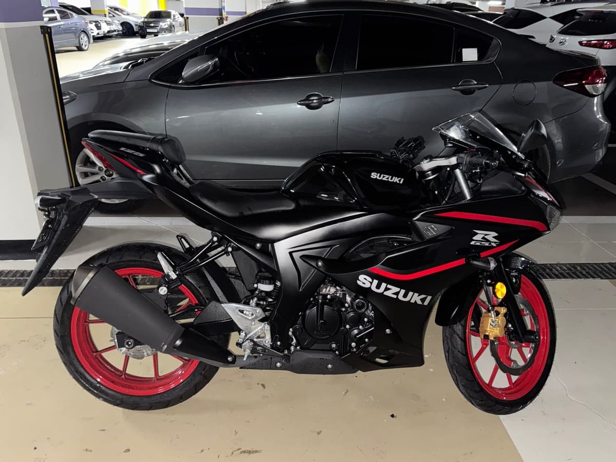 스즈키 GSX R 125 ABS 1