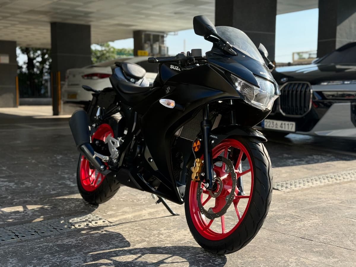 스즈키 GSX R 125 ABS 1