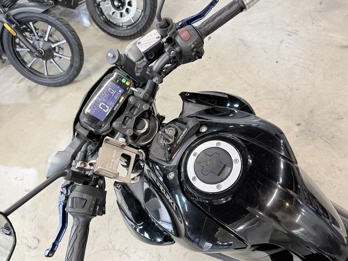스즈키 GSX S 125 12