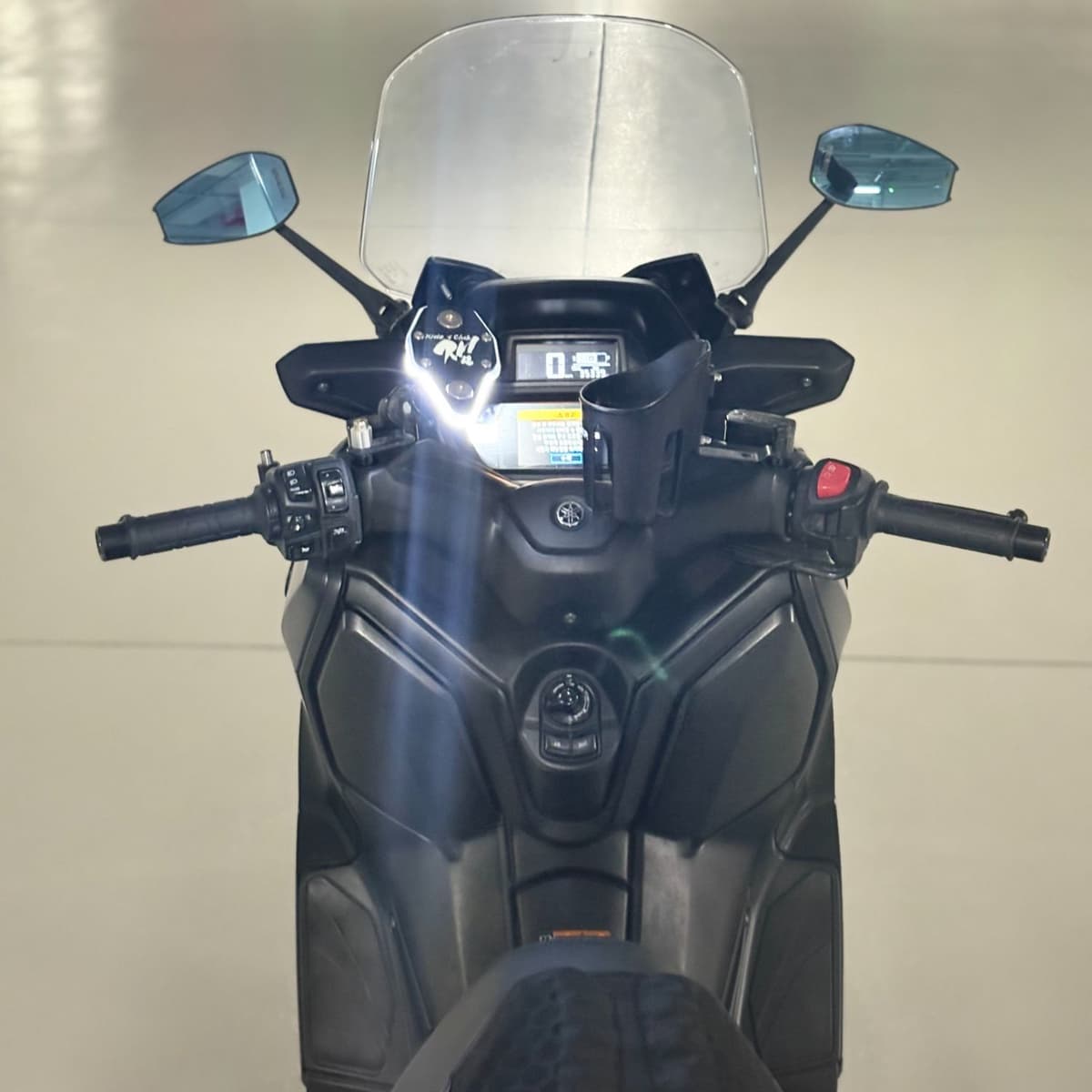 야마하 XMAX 300 ABS 8