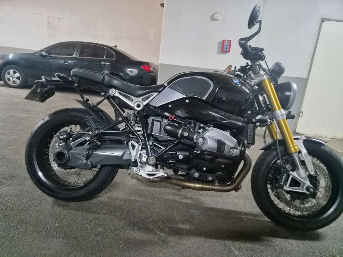 BMW R nine T  3