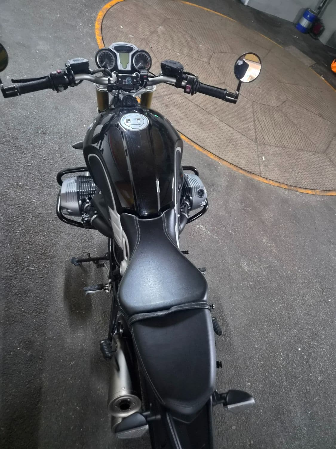BMW R nine T  1