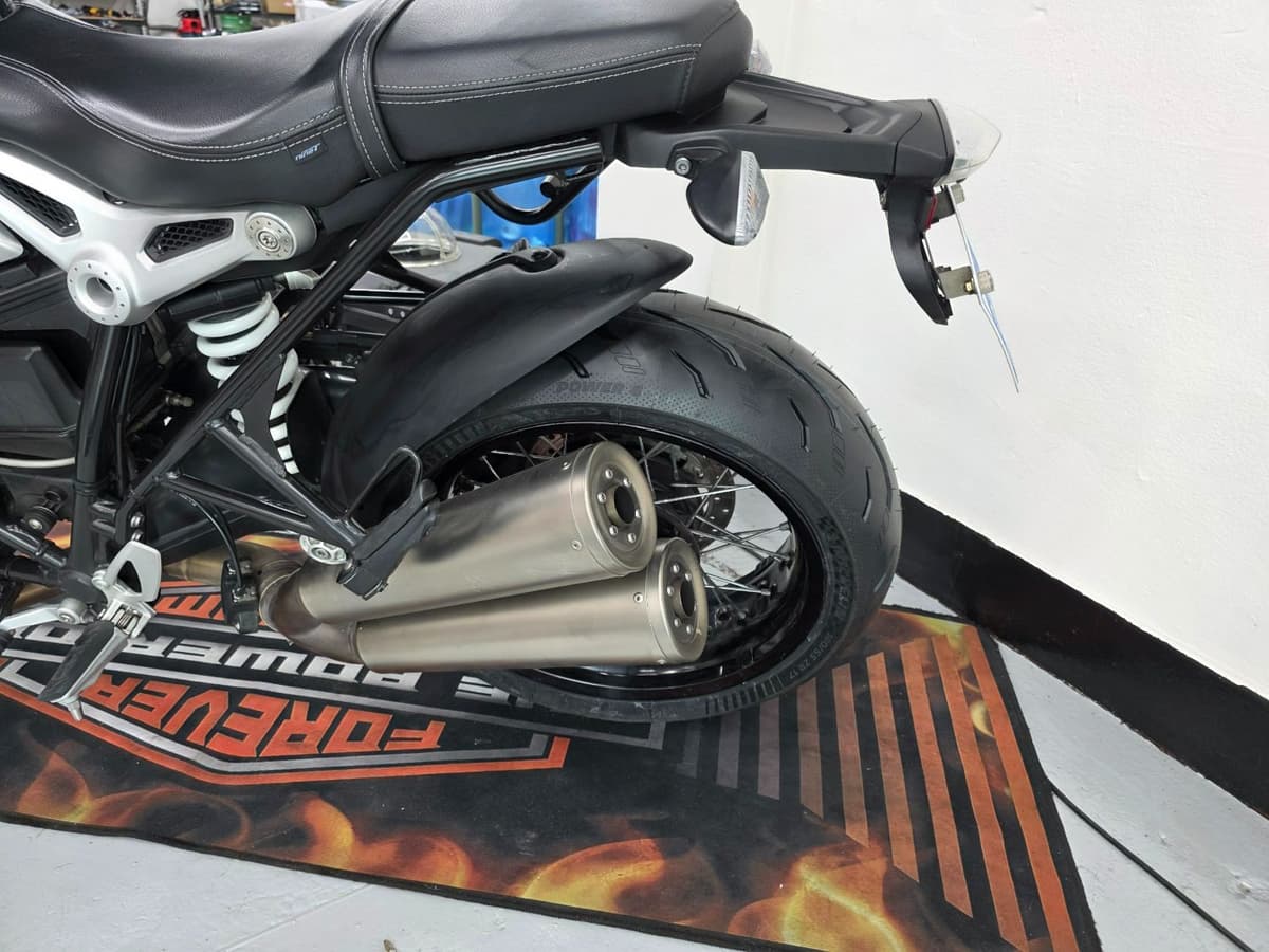 BMW R nine T  7