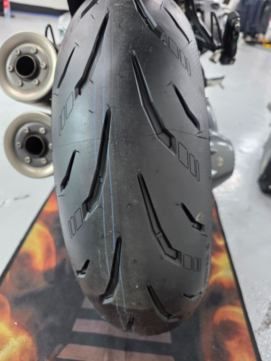 BMW R nine T  8