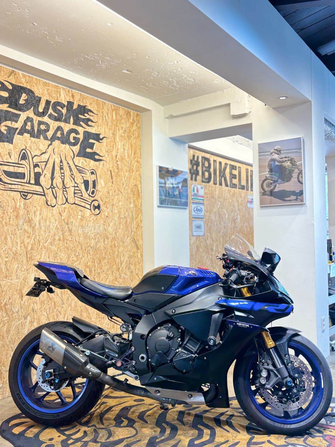 야마하 YZF R1 2