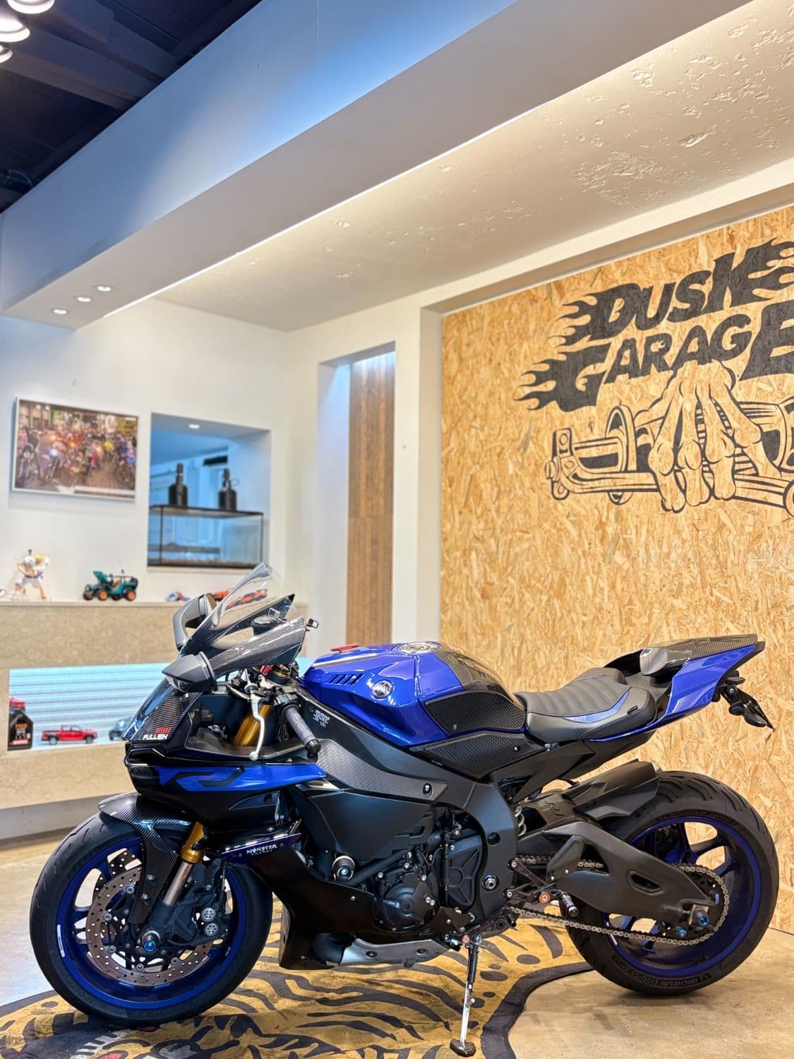 야마하 YZF R1 more