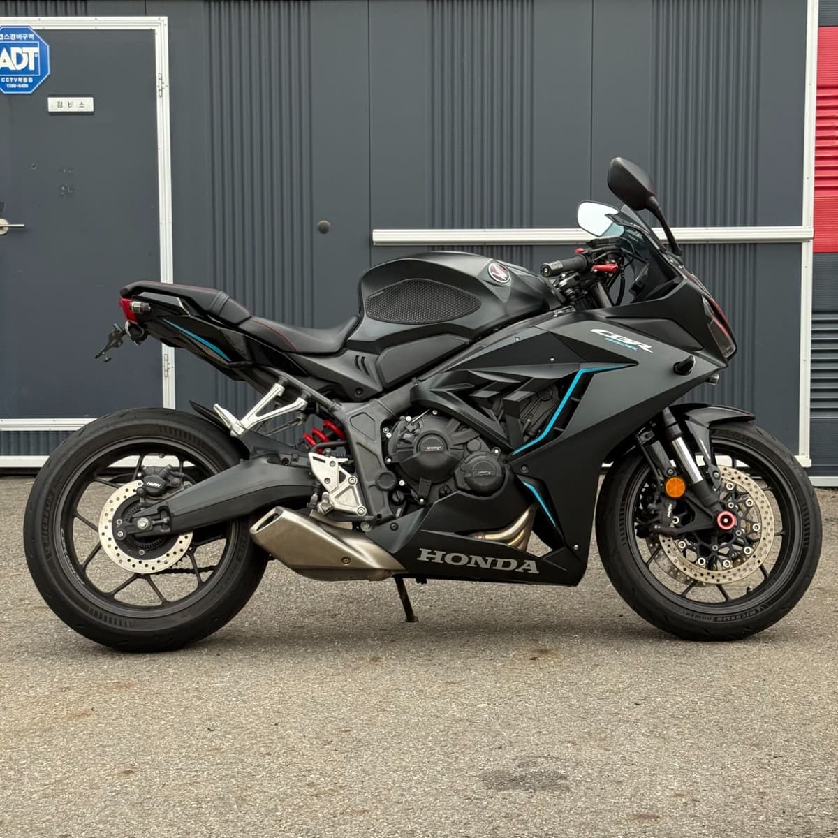 혼다 CBR 650 R MT 4