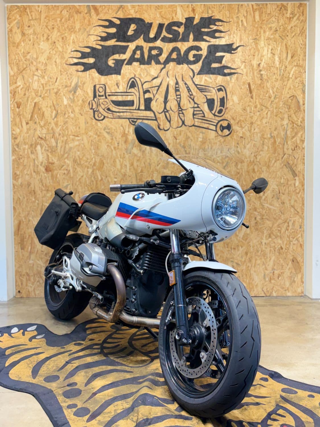 BMW R nine T 레이서 1