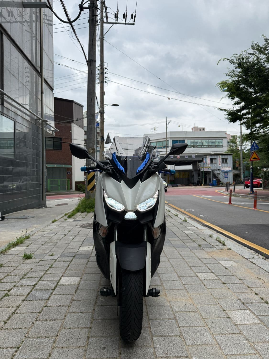 야마하 XMAX 300 ABS 2