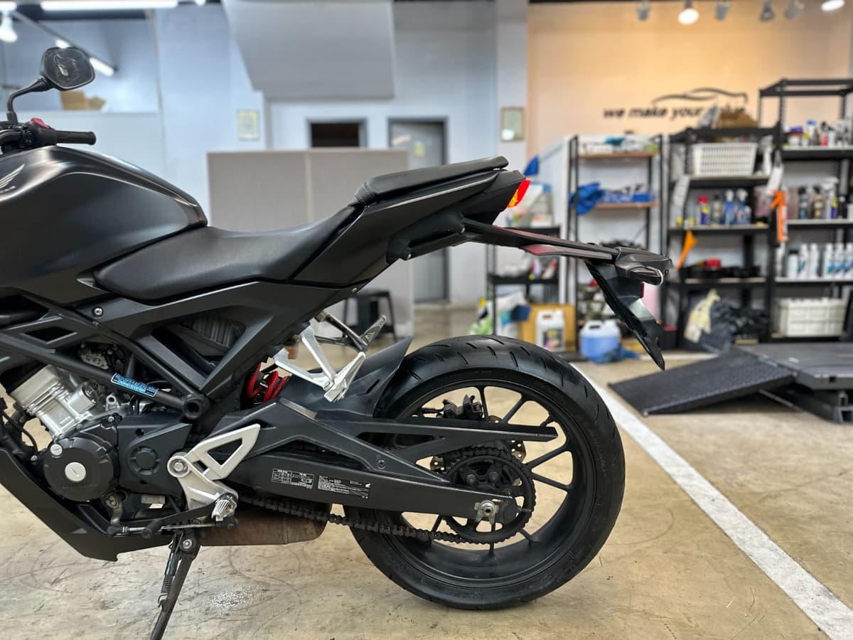 혼다 CB 125 R 8