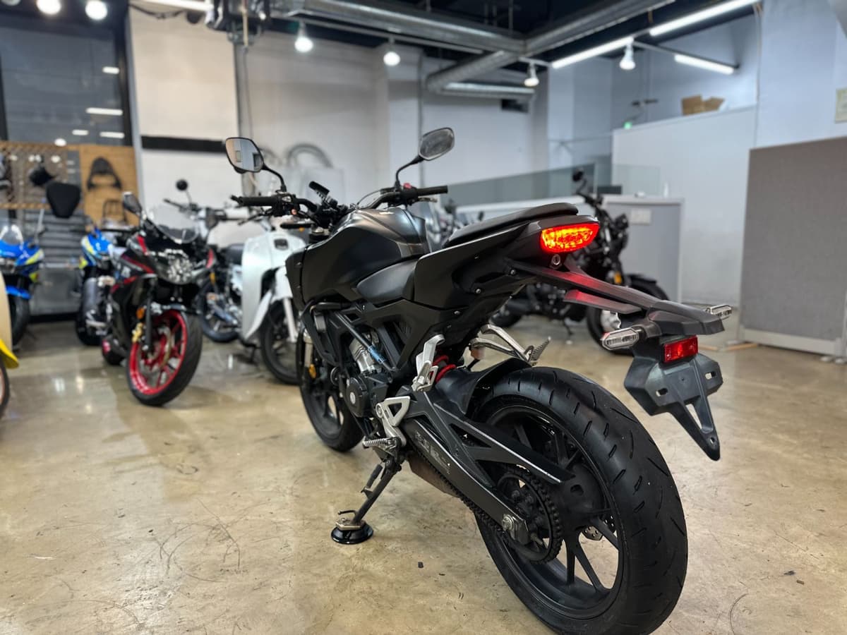 혼다 CB 125 R 10