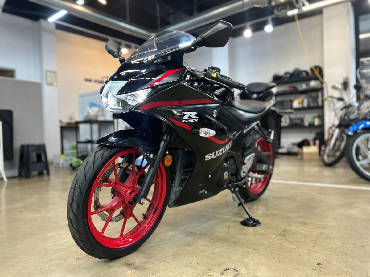 스즈키 GSX R 125 ABS 9