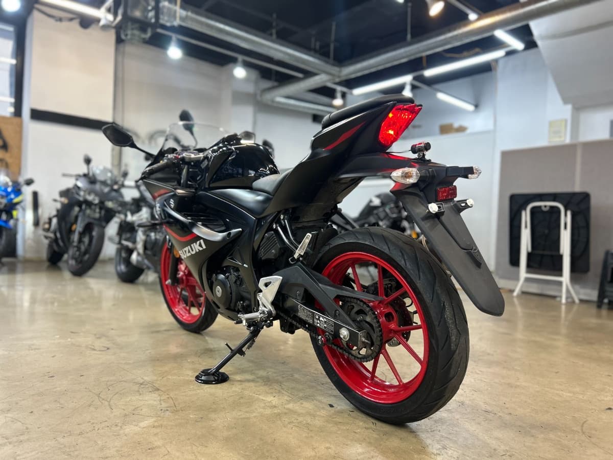 스즈키 GSX R 125 ABS 10