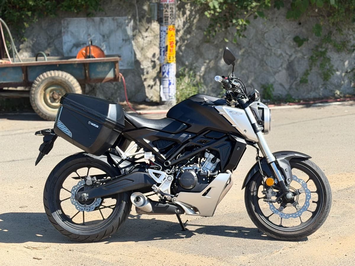 혼다 CB 125 R 8