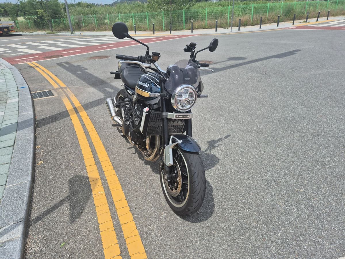 가와사키 Z 900 RS 1