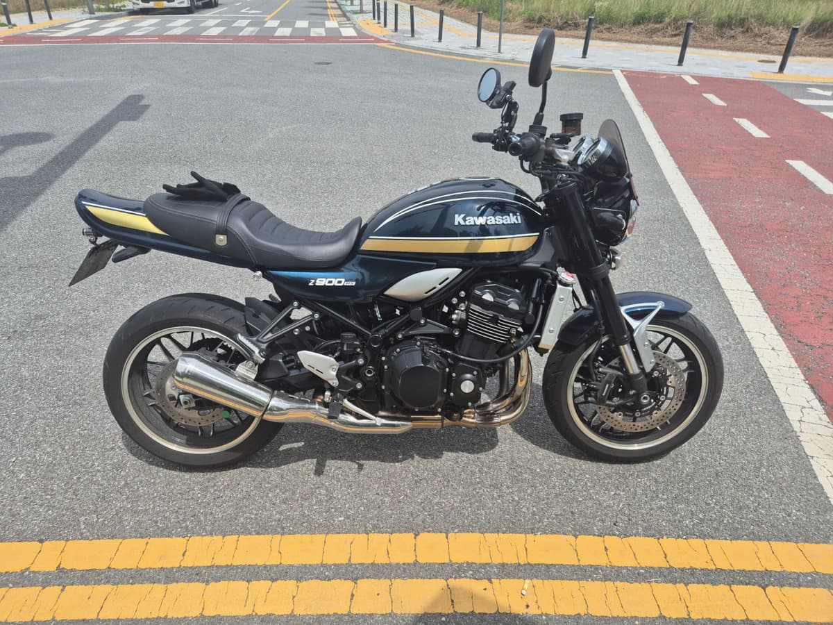 가와사키 Z 900 RS 3
