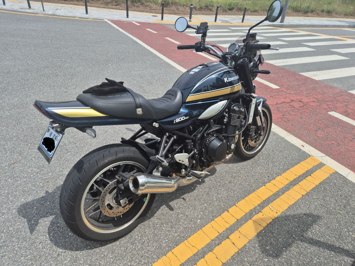가와사키 Z 900 RS 2