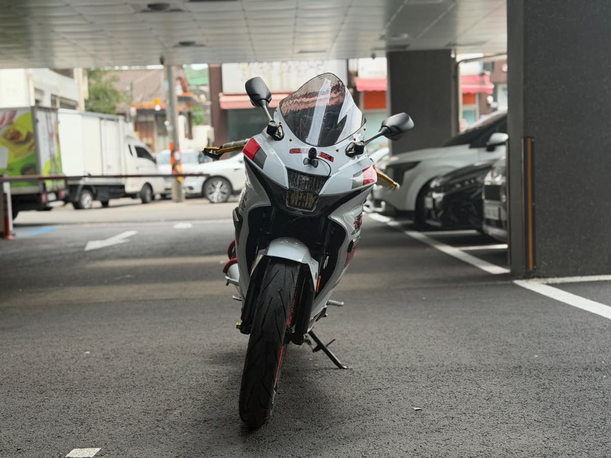 스즈키 GSX R 125 ABS 1