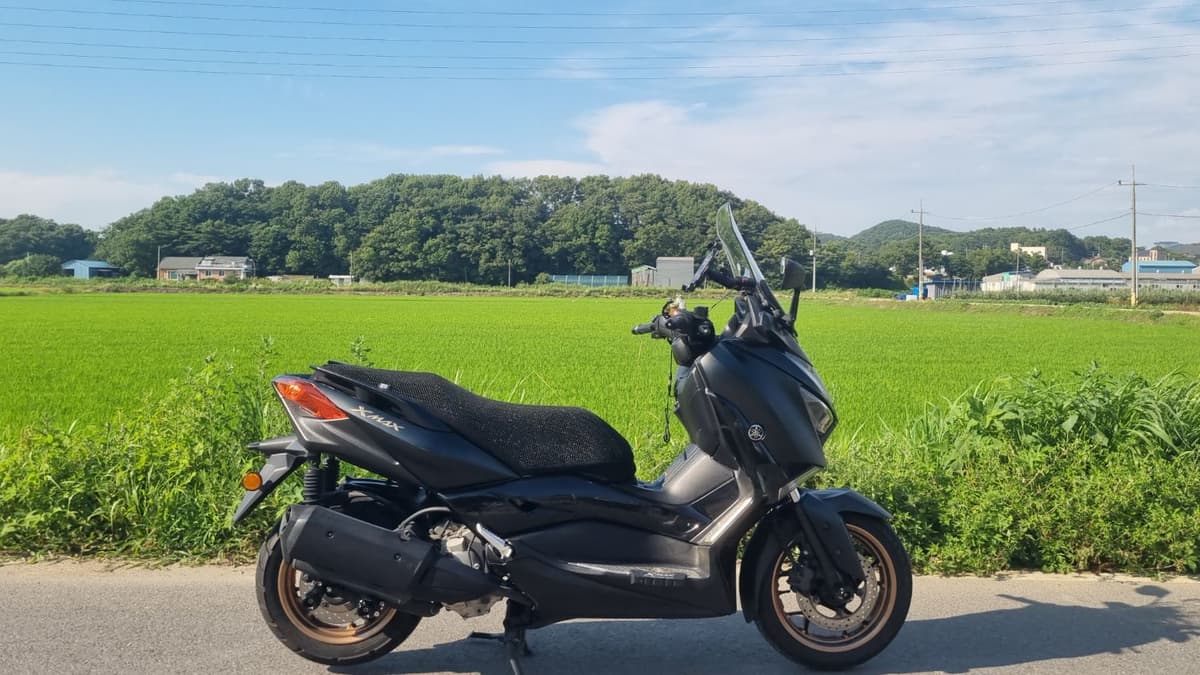 야마하 XMAX 300 ABS 2