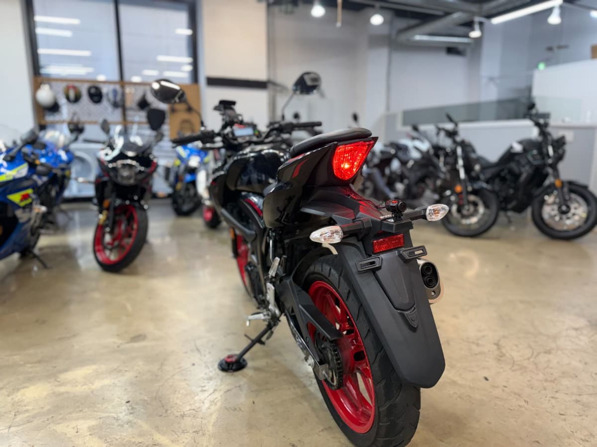 스즈키 GSX S 125 10