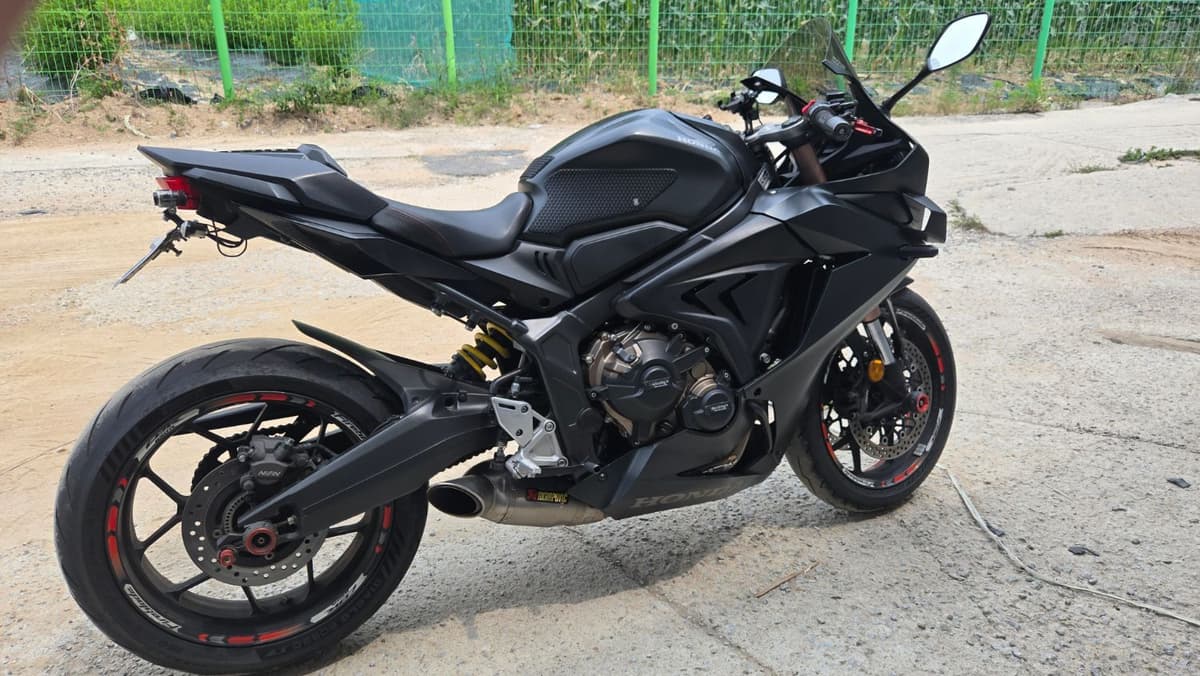혼다 CBR 650 R MT 4