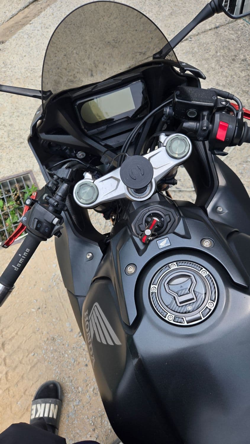 혼다 CBR 650 R MT 1