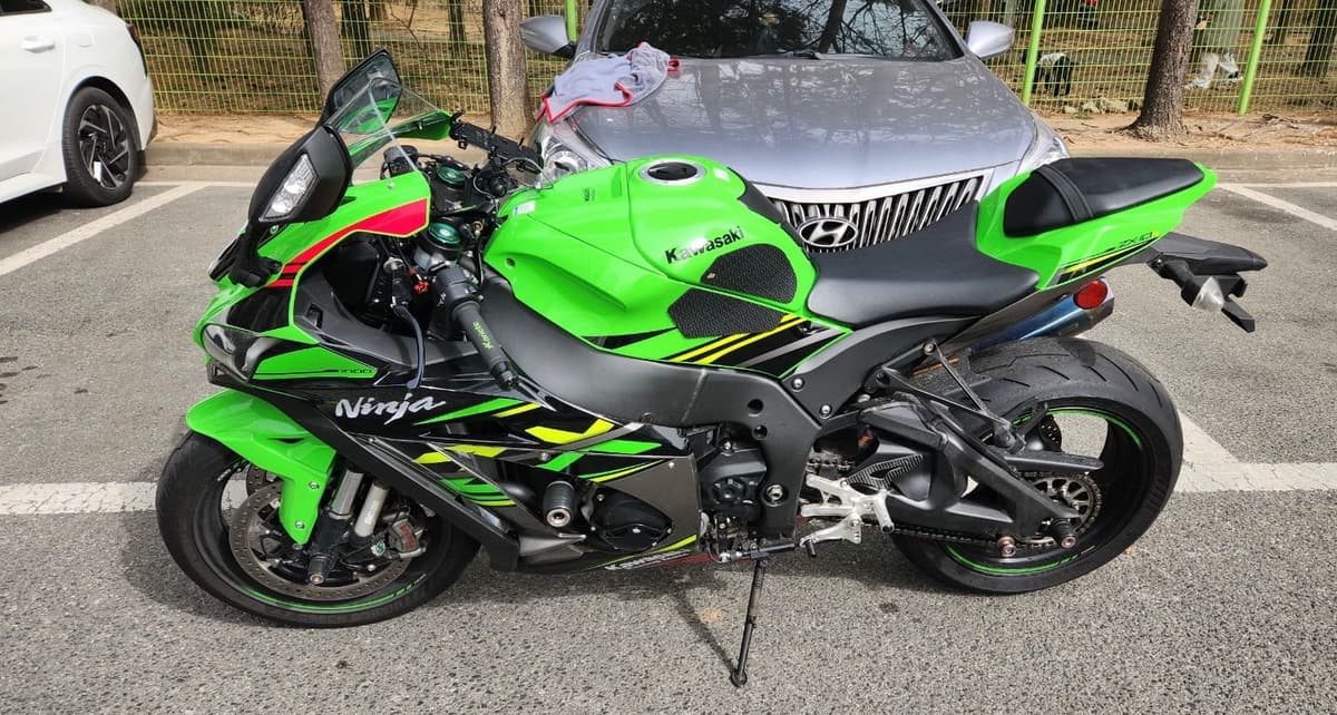 가와사키 닌자 ZX 10 R 1