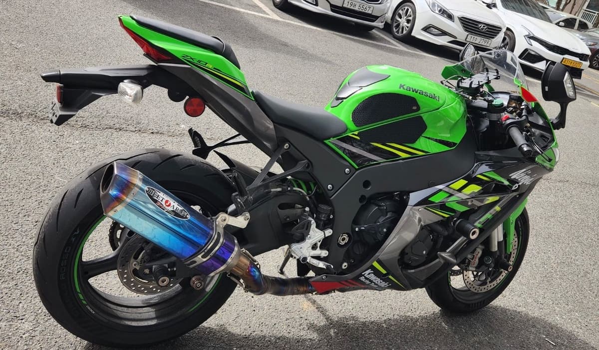 가와사키 닌자 ZX 10 R 2